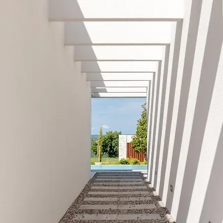 Design Adoral