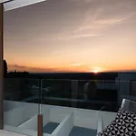 Design Adoral